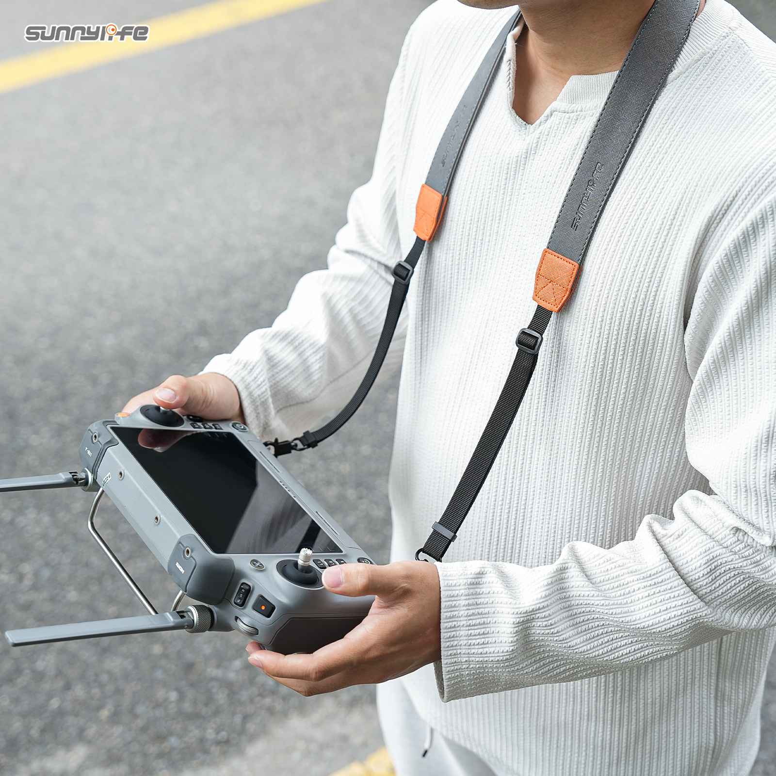 Sunnylife リモコンフック ランヤード＆ショルダース - Drone Remote Controller Lanyard のレビューと価格